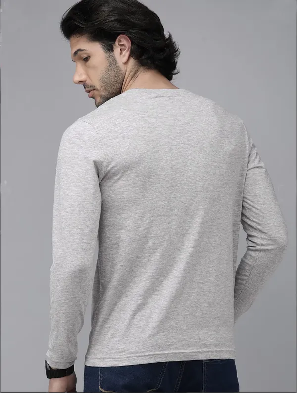 Grey_Round_Neck_Cotton_Blend_Stylish_Fashionable_Tshirt_For_Men